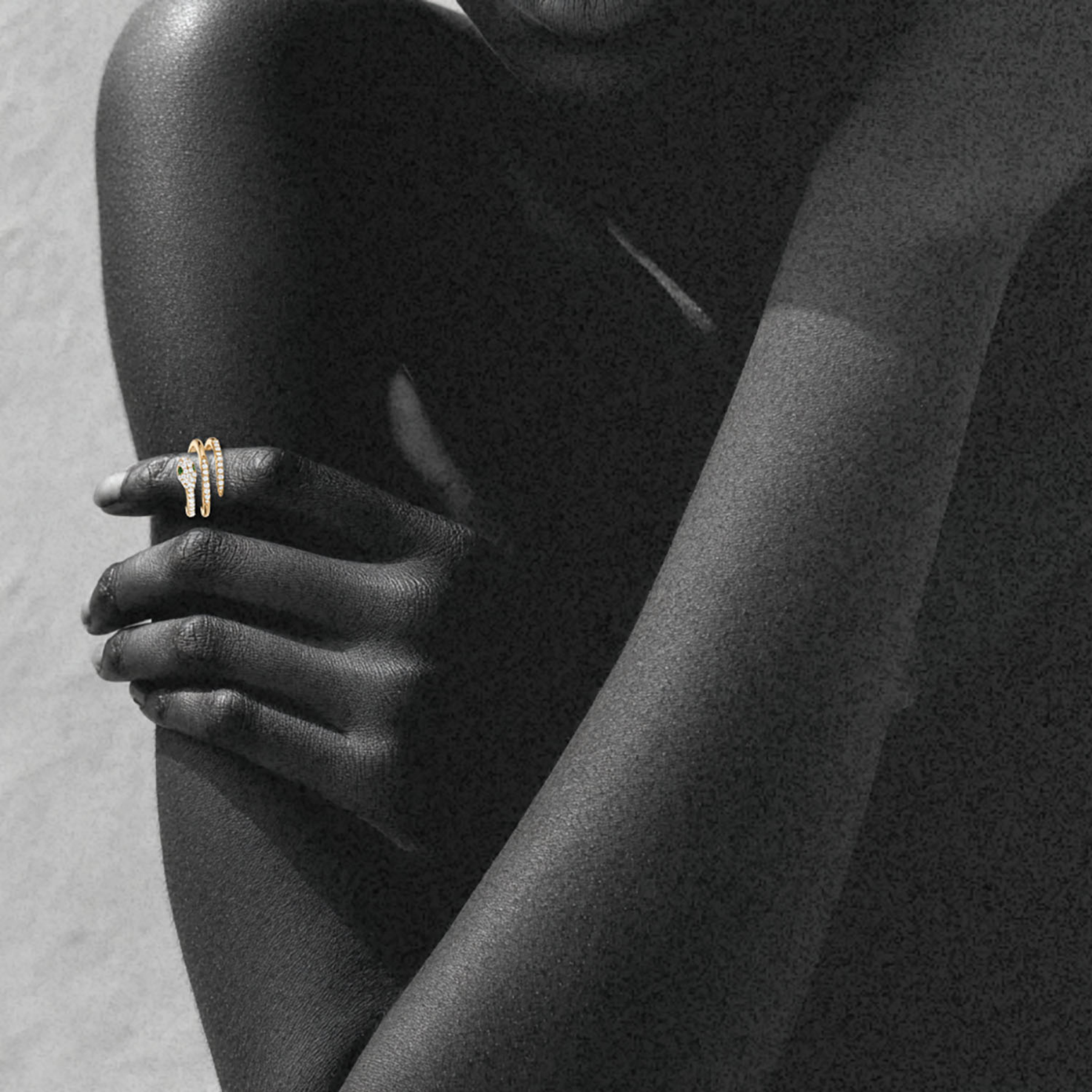 snake midi upper knuckle ring with pave white diamonds and green tsavorite eyes by jessica liu