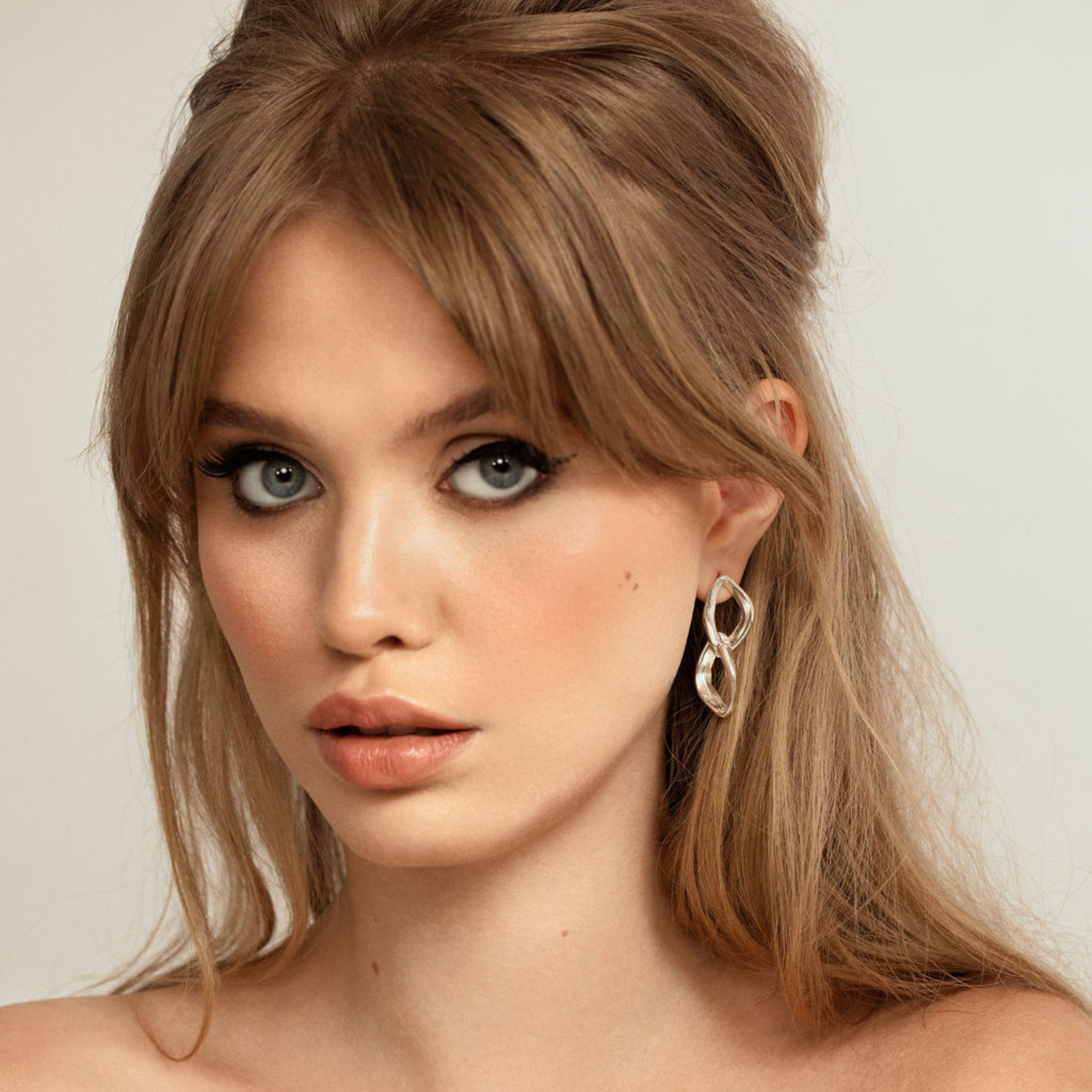 chunky chain statement dangling earrings in sterling silver by jessica liu modeled 1