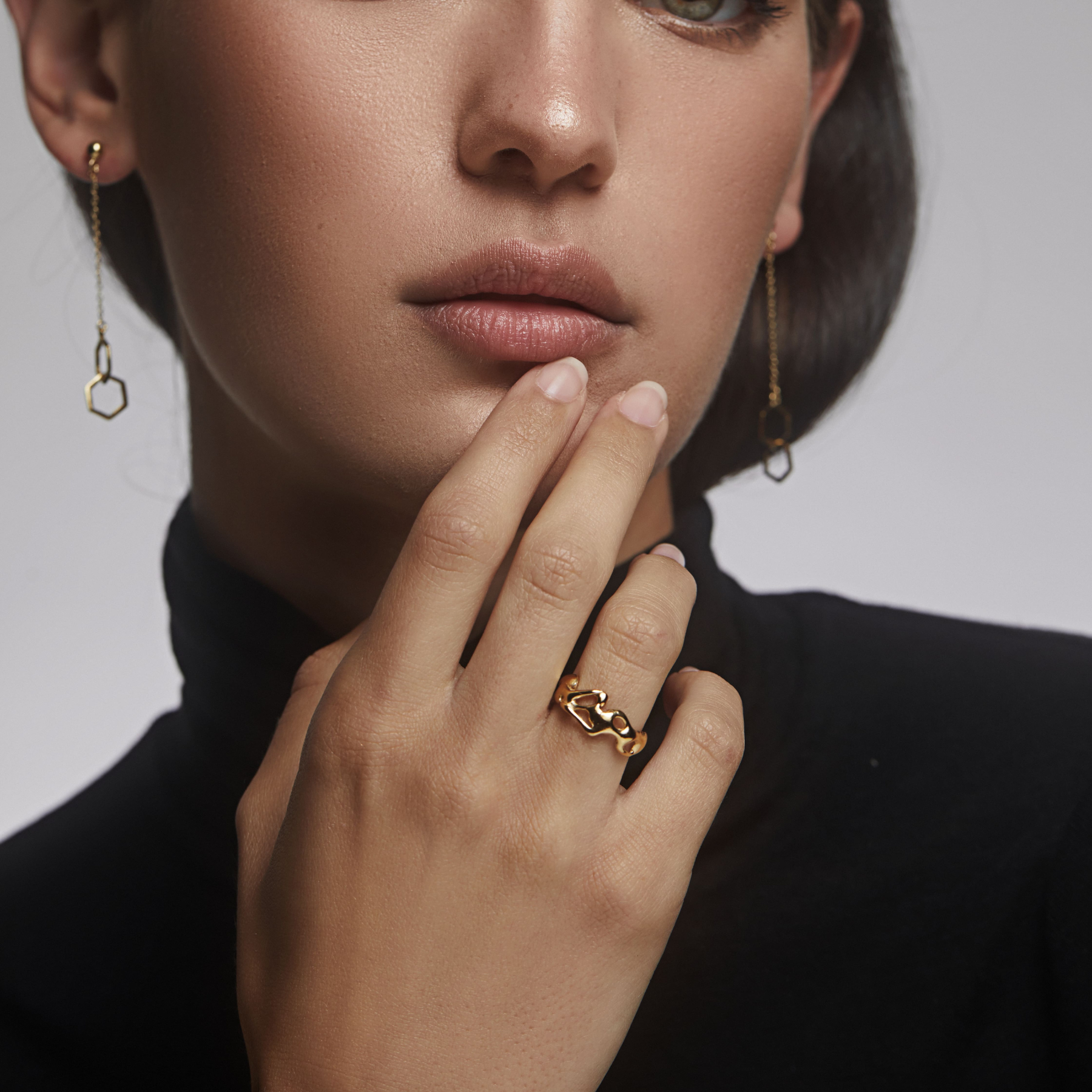 woman wearing organic squiggly ring band in 14k gold by jessica liu